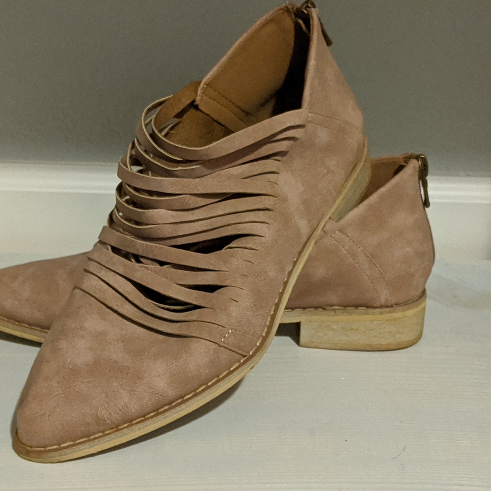 Mi.iM "free soul" shredded booties